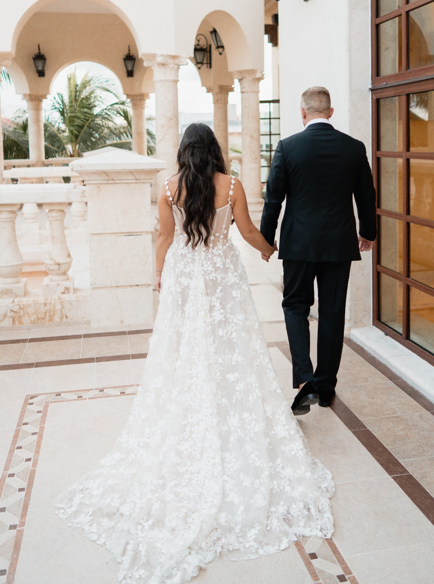 C2024-PS441 - Robe de mariée trapèze grande taille avec bretelles et décolleté dégagé