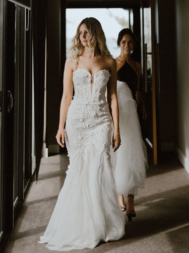 C2024-SF518 - fitted strapless wedding gown with sweetheart bustline
