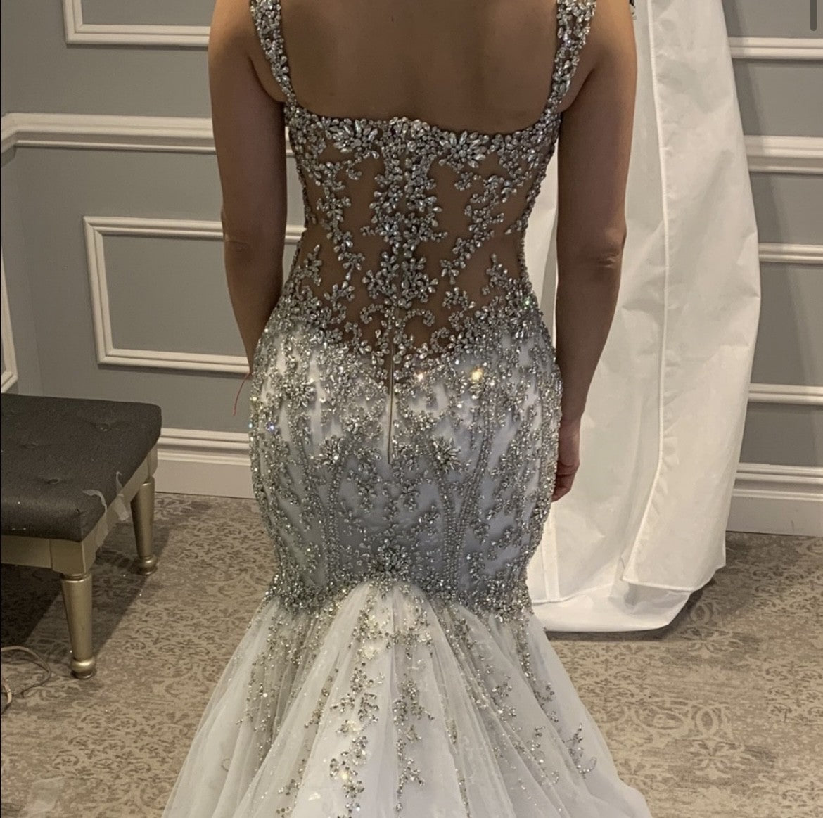 C2021-LS071 - Vestido de novia entallado y con vuelo y pedrería de cristal 