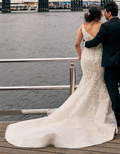 C2024-NAL212 - sleeveless v-neck wedding gown