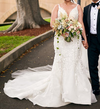 C2024-NAL212 - sleeveless v-neck wedding gown