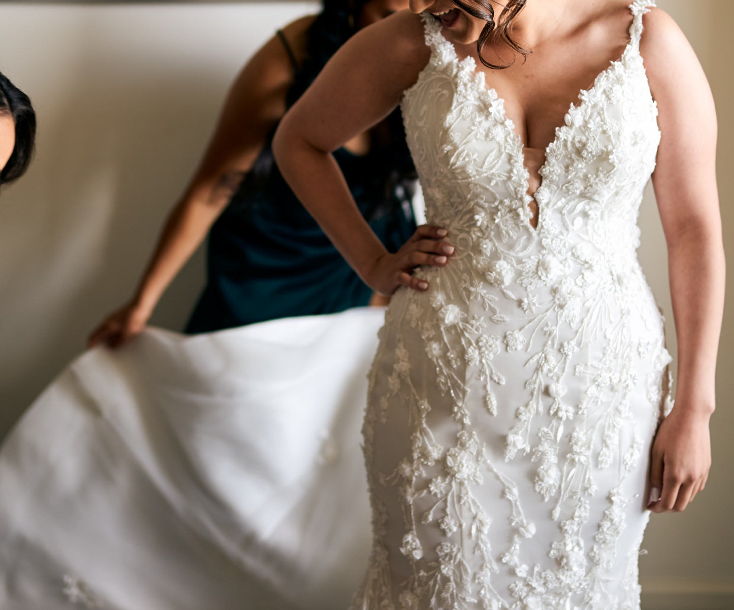 C2024-NAL212 - sleeveless v-neck wedding gown