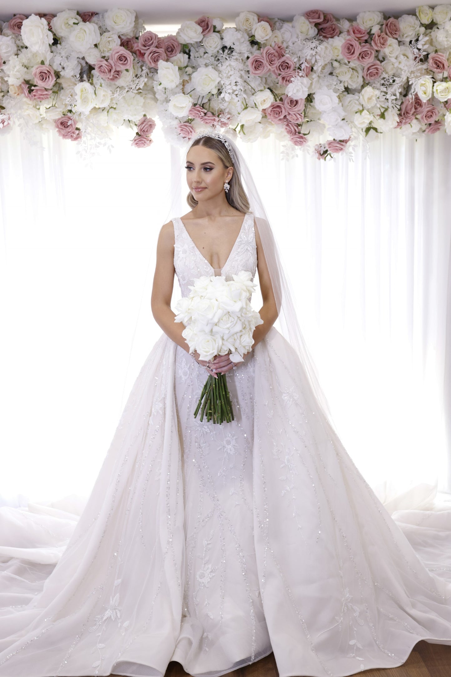 C2024-SB121 - sleeveless v-neck fitted wedding gown with detachable overskirt