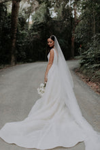 C2024-SK117 - sleeveless v-neck wedding gown