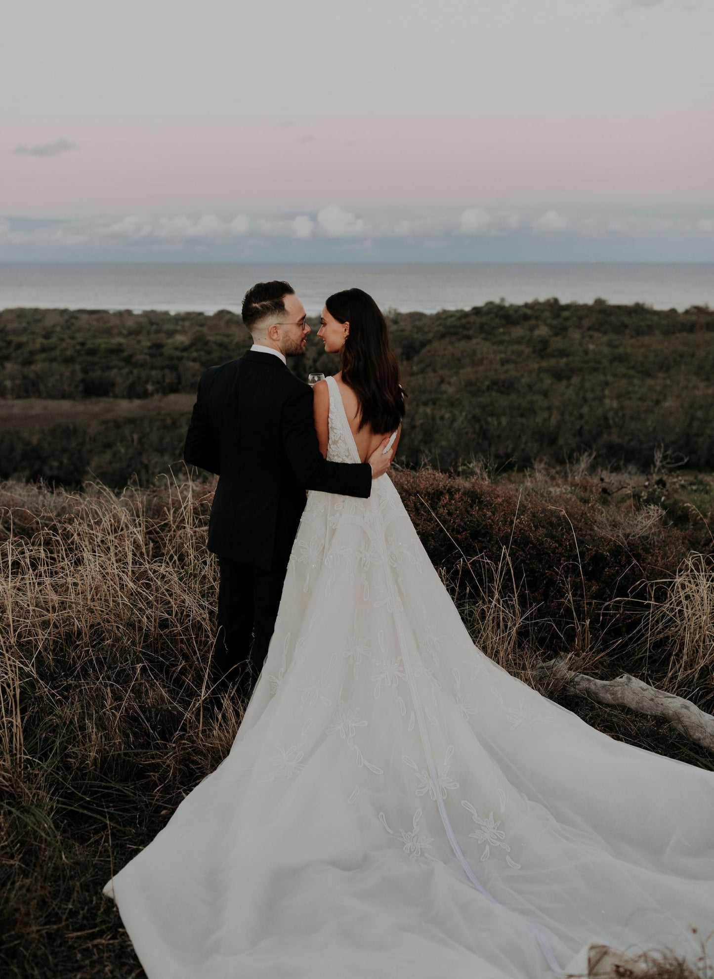C2024-SK117 - sleeveless v-neck wedding gown