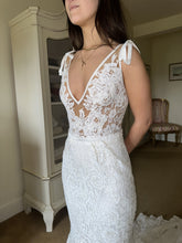 C2024-ID66 - sleeveless deep v-neck bustline wedding dress