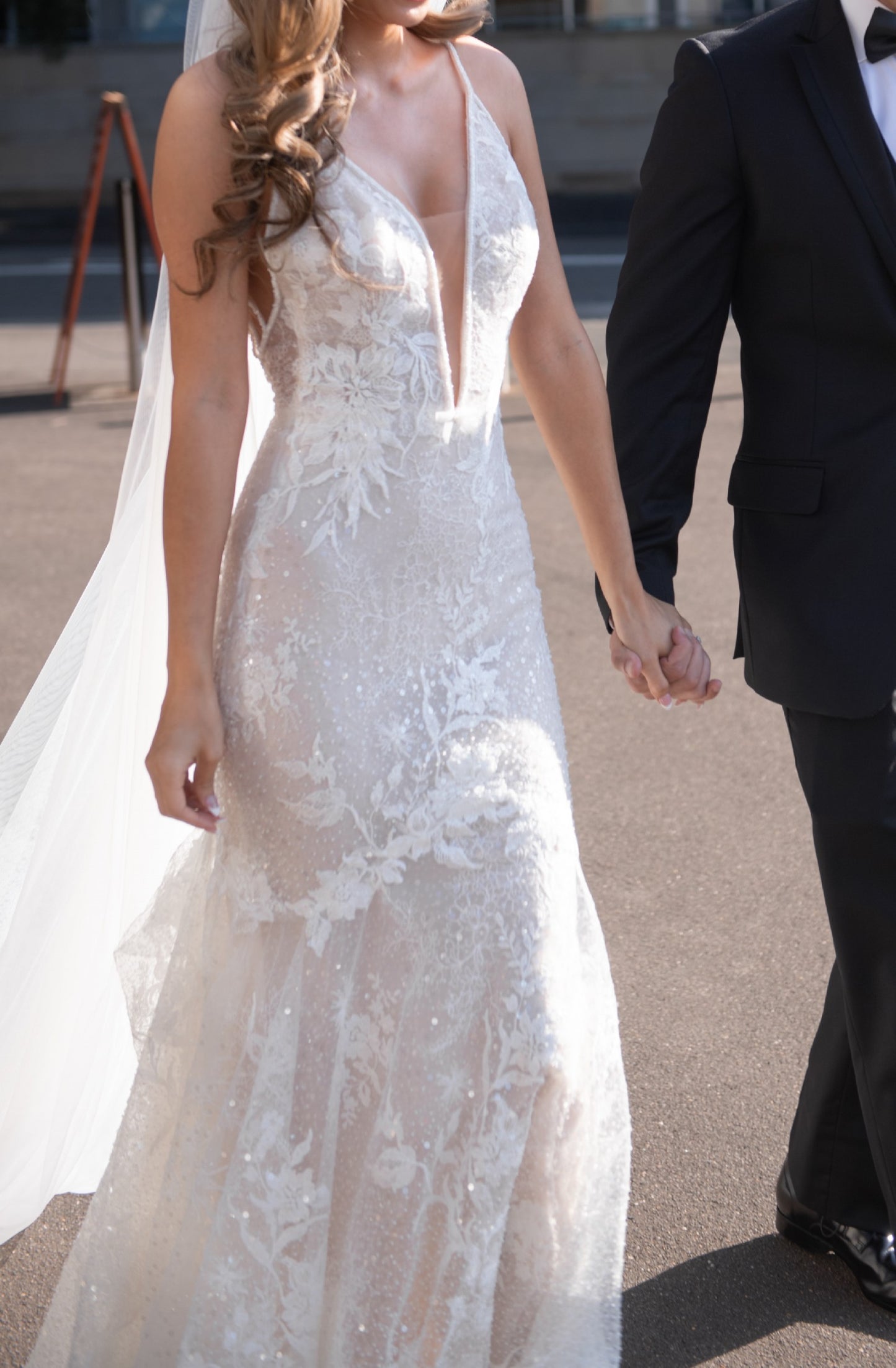 C2024-ND48 - sleeveless deep v-neck wedding gown