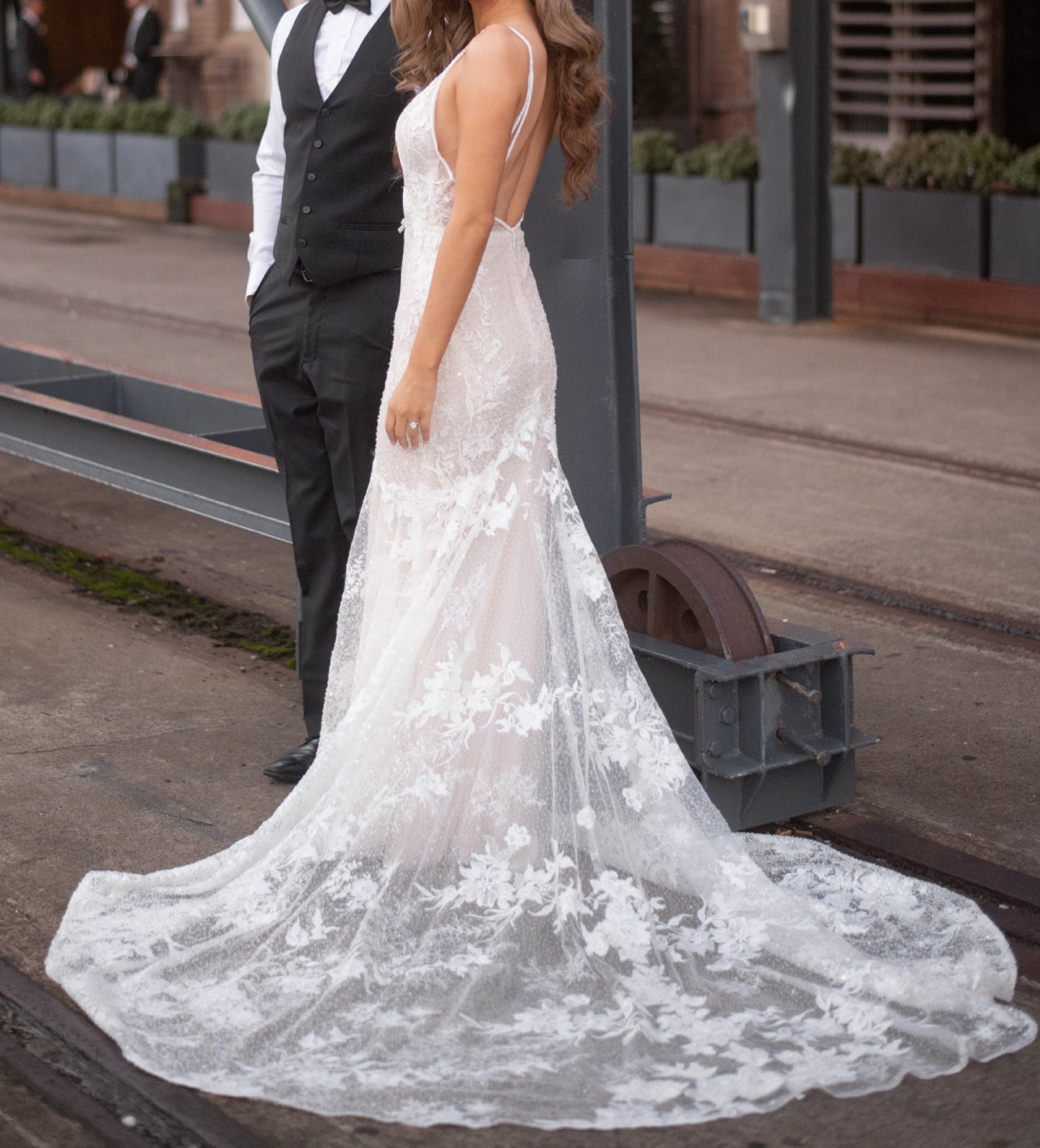C2024-ND48 - sleeveless deep v-neck wedding gown