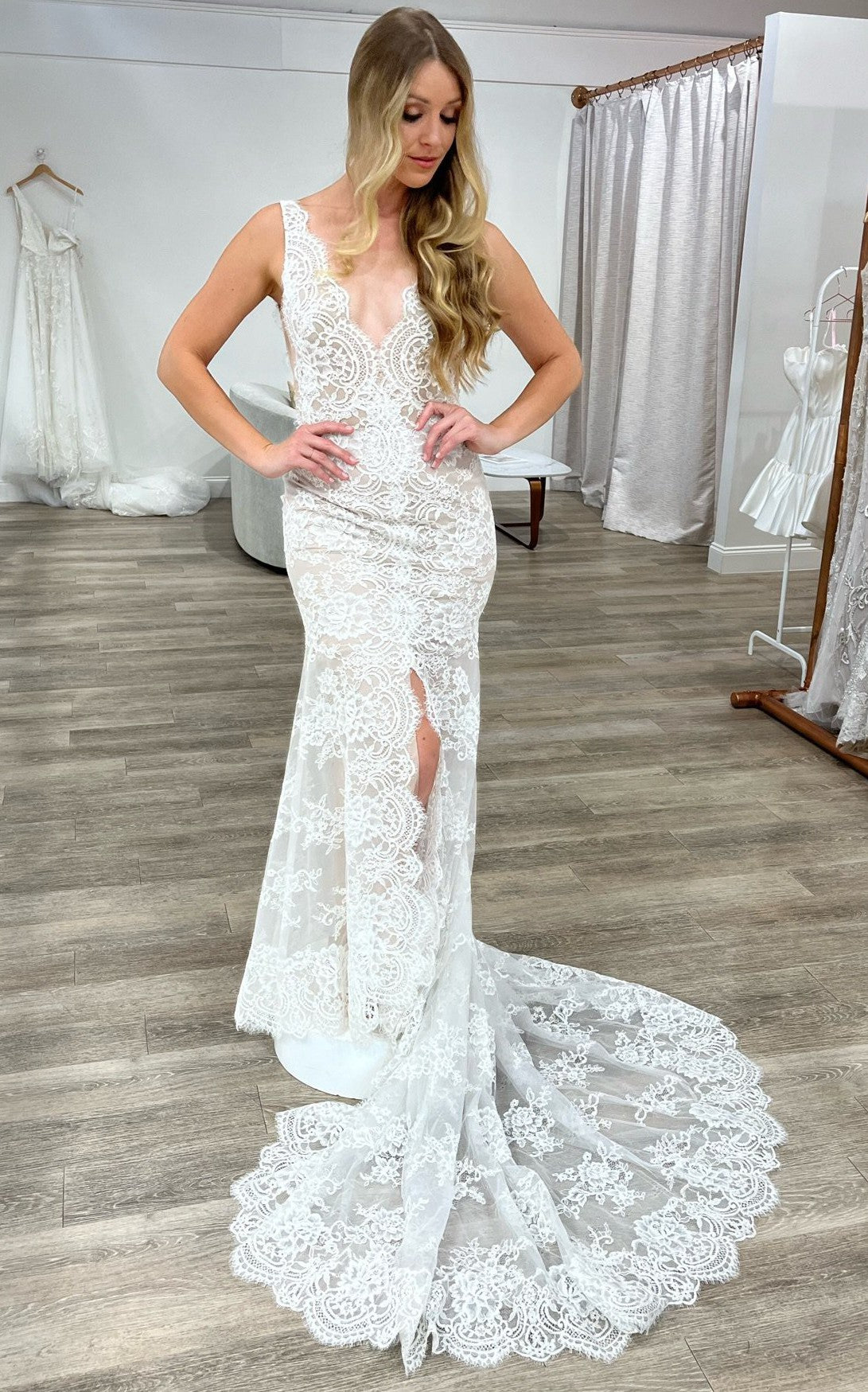 C2024-ML - sexy deep v-neck scalloped lace wedding gown