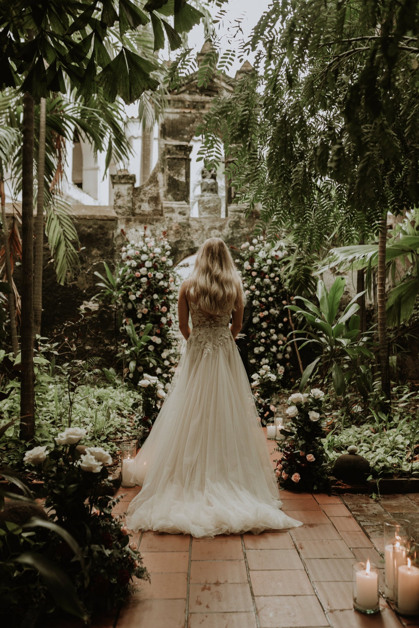 C2024-BB22-36 - sleeveless beaded embroidery wedding gown