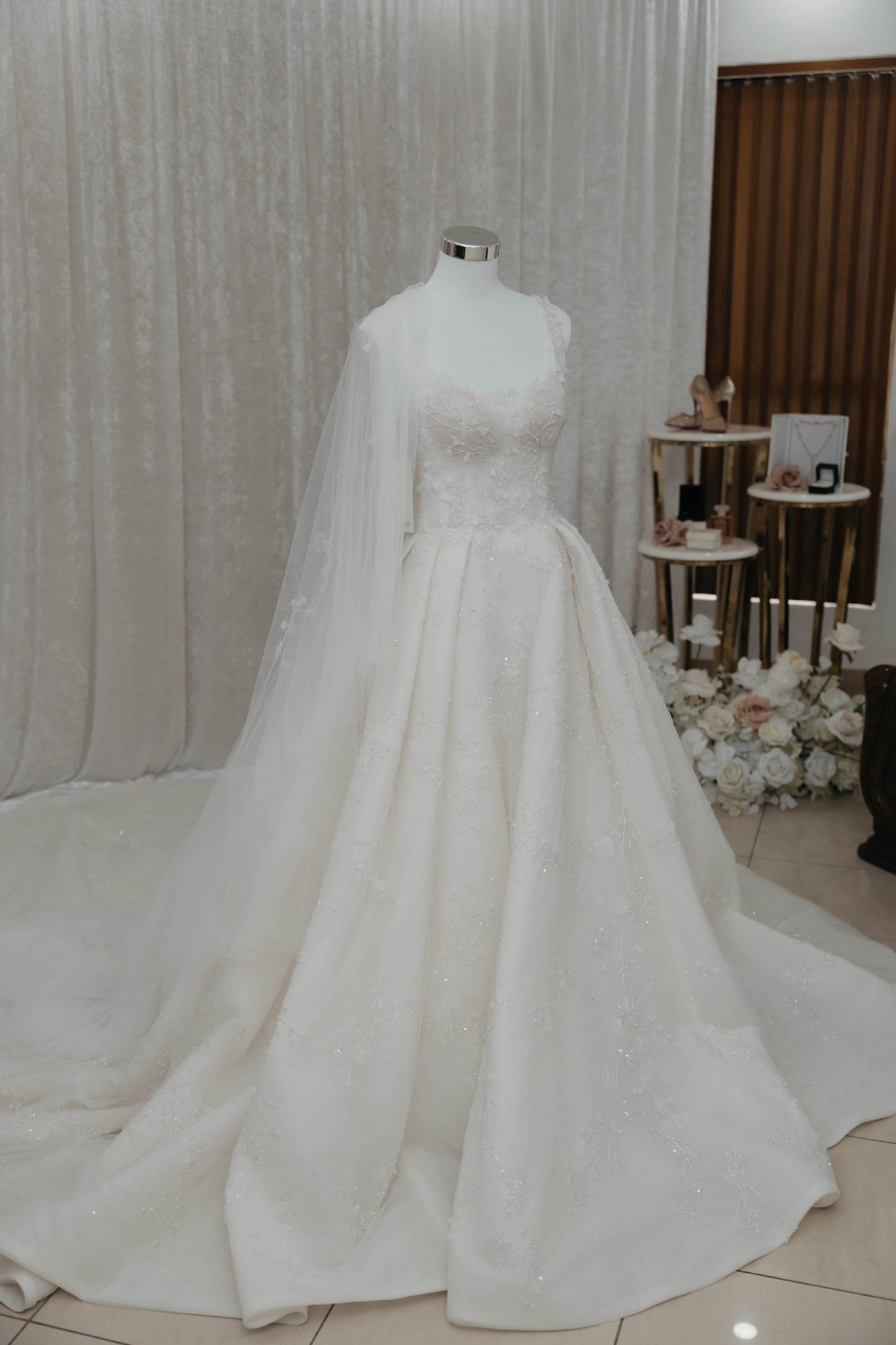 C2024-LDG3 - beaded sleeveless scoop neck wedding ball gown