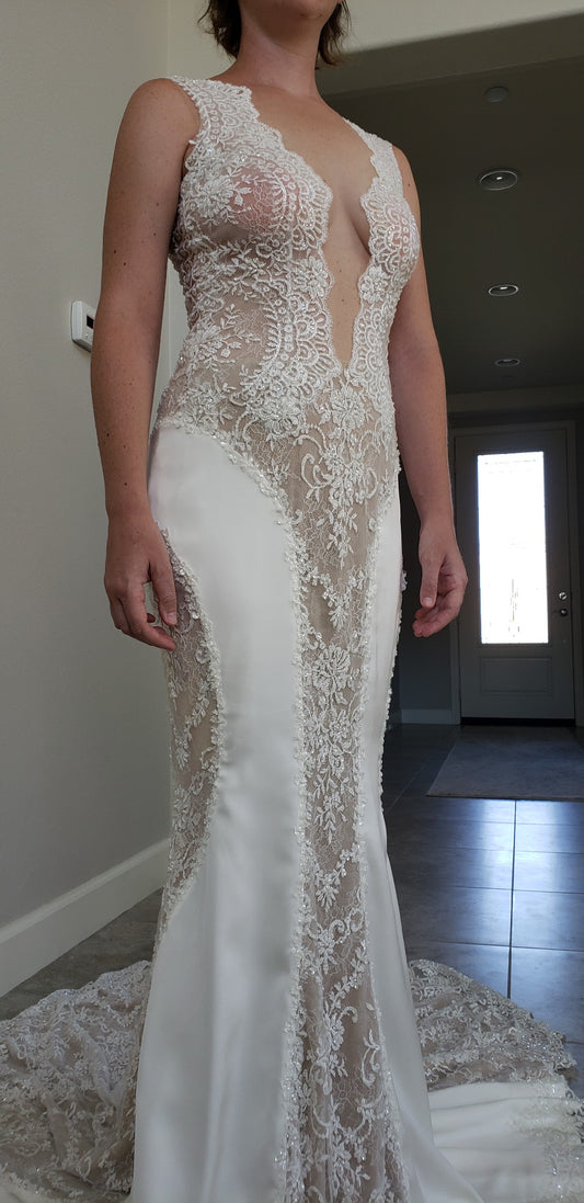 C2024-VS78 - Sleeveless sexy lace wedding dress