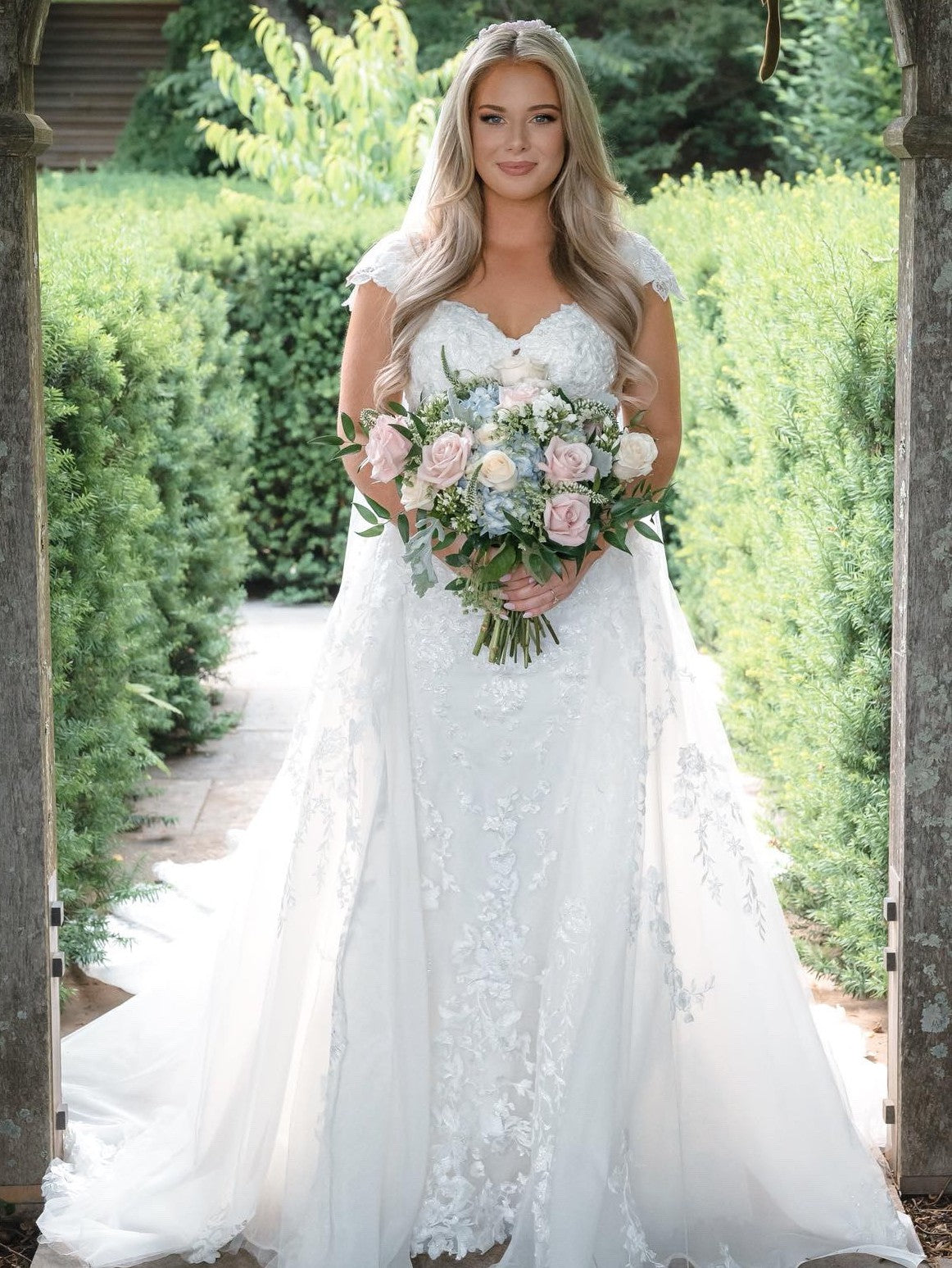 C2025-ML220 - cap sleeve lace wedding dress