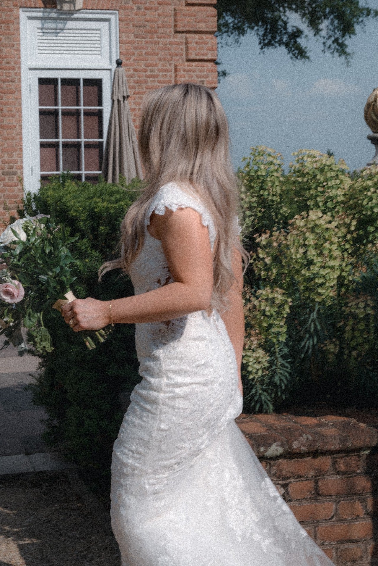 C2025-ML220 - cap sleeve lace wedding dress