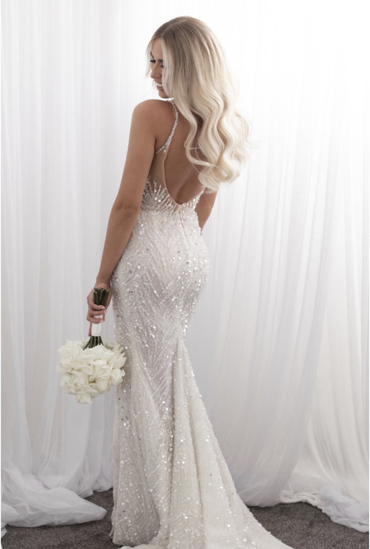 C2025-LDG-911 - beaded sleeveless v-neck wedding gown