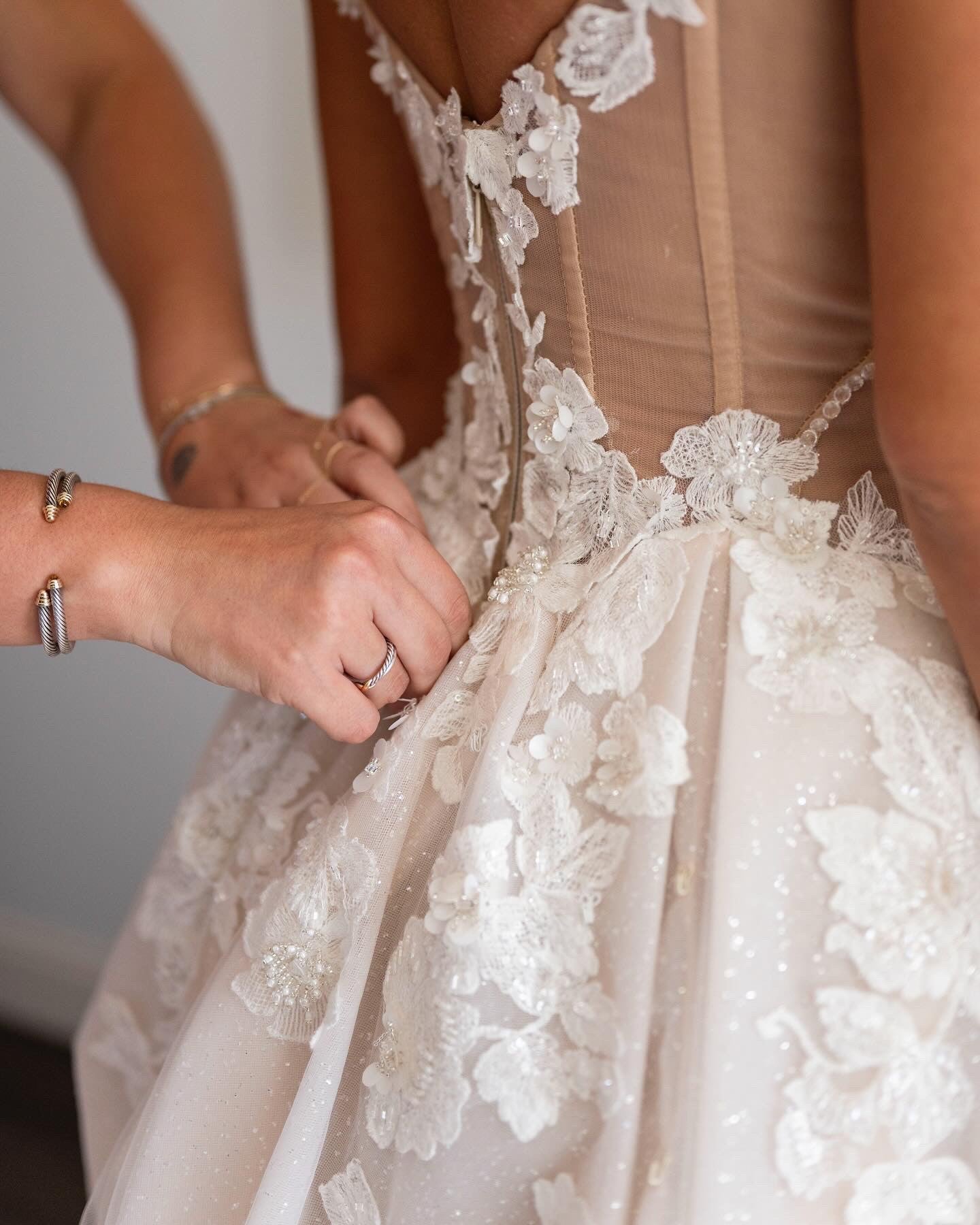 C2025-GLE - sleeveless open bust corset wedding ball gown