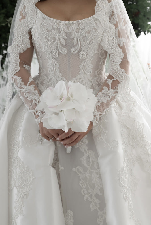 C2025-LDG05 - traditional scoop neck long sleeve beaded lace wedding gown