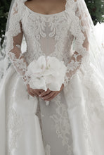 C2025-LDG05 - traditional scoop neck long sleeve beaded lace wedding gown