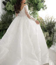 C2025-LDG05 - traditional scoop neck long sleeve beaded lace wedding gown