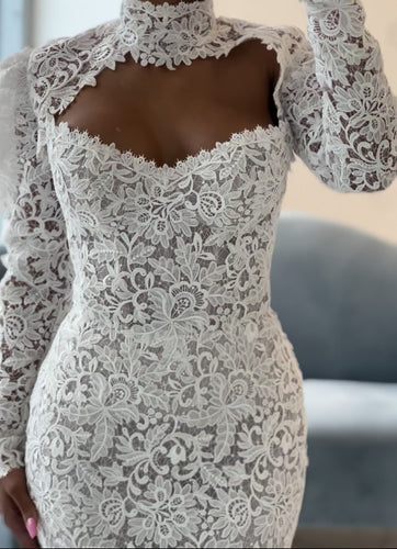 C2025-LPG9 - Long Sleeve Lace Wedding Gown