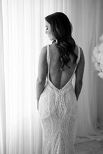 C2023-B638 - vestido de novia sin mangas con cuello en V y pedrería con falda desmontable