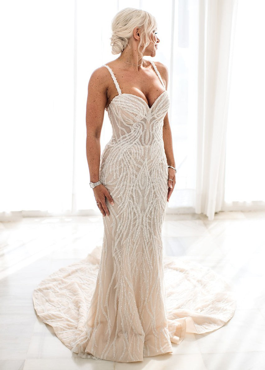 C2023-SS83D - Robe de mariée en cœur à bretelles fines et perles avec surjupe
