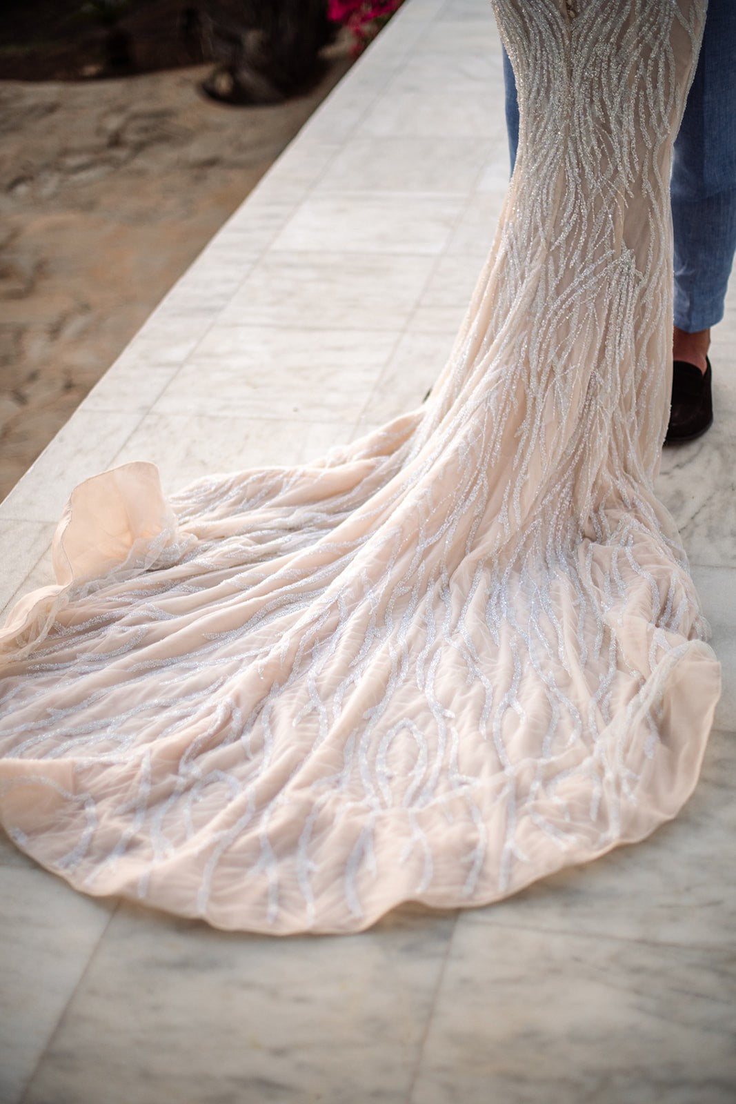 C2023-SS83D - Robe de mariée en cœur à bretelles fines et perles avec surjupe