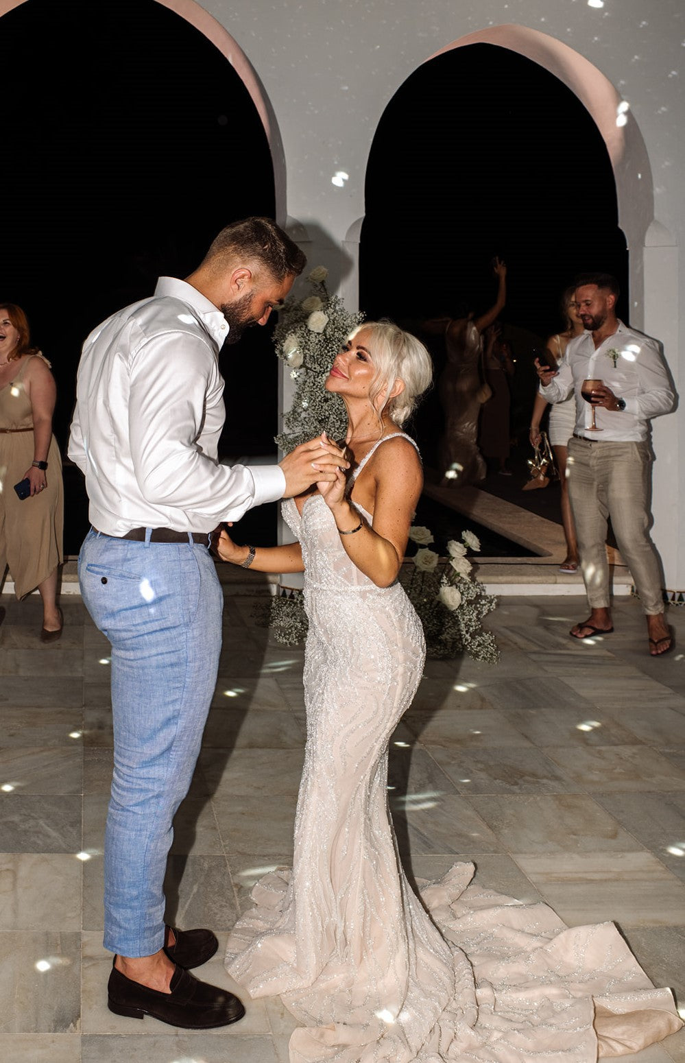 C2023-SS83D - Robe de mariée en cœur à bretelles fines et perles avec surjupe