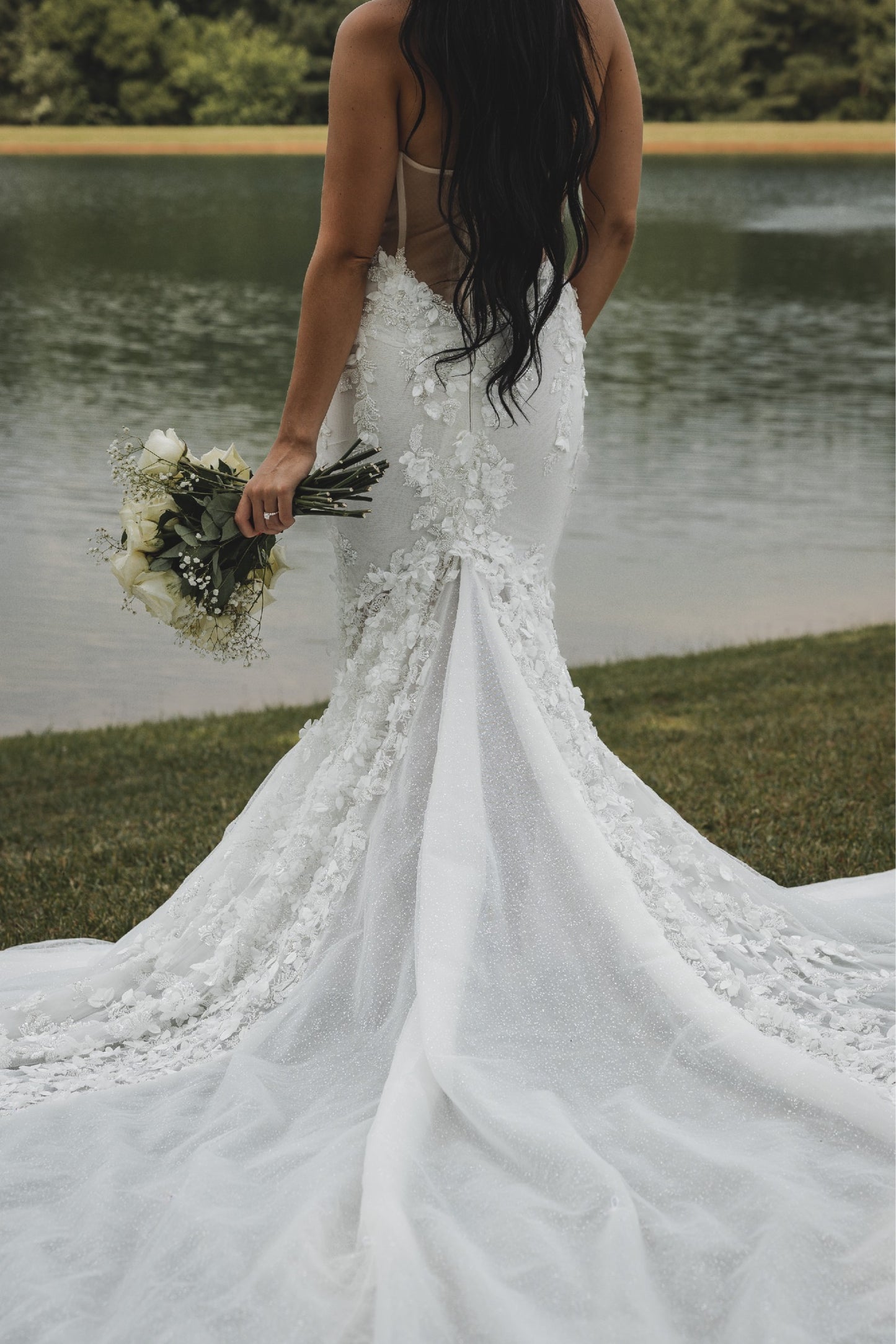 C2023-SS665 - Robe de mariée sexy, sans bretelles, en dentelle ornée, ajustée à évasée