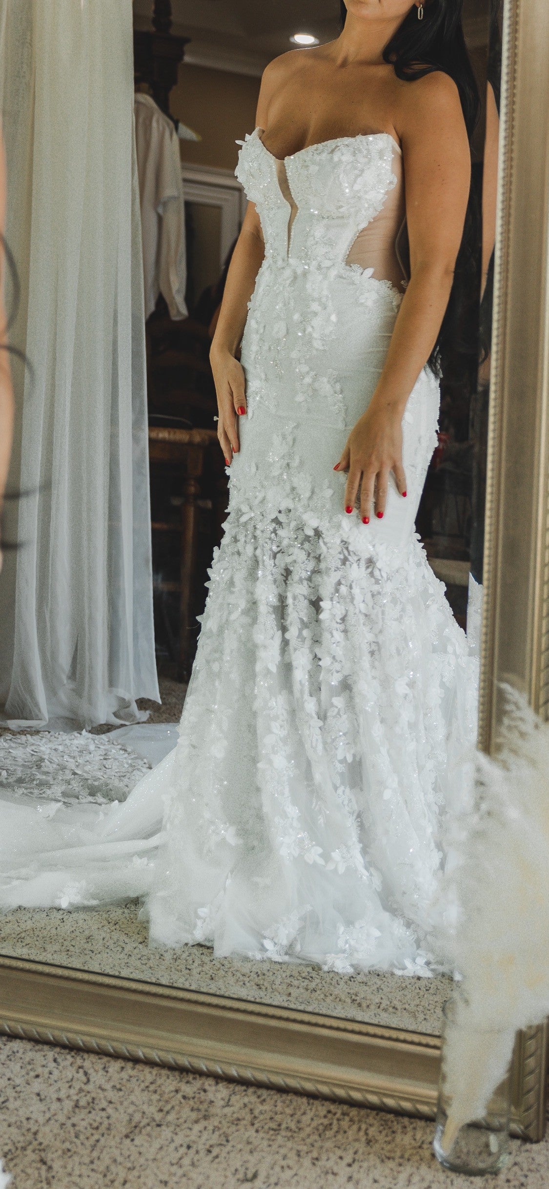C2023-SS665 - Robe de mariée sexy, sans bretelles, en dentelle ornée, ajustée à évasée