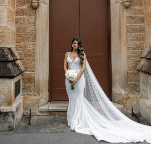 C2023-BSS73 - vestido de novia ajustado con pedrería y tirantes finos sin espalda