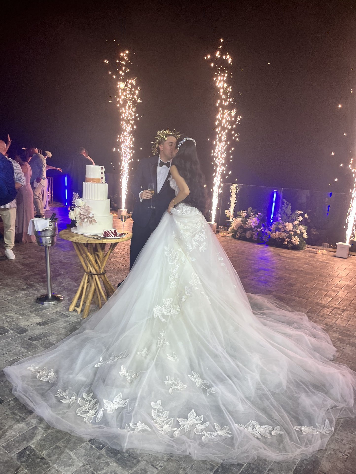 C2023-SC87K - robe de mariée bustier en dentelle perlée avec traîne cathédrale
