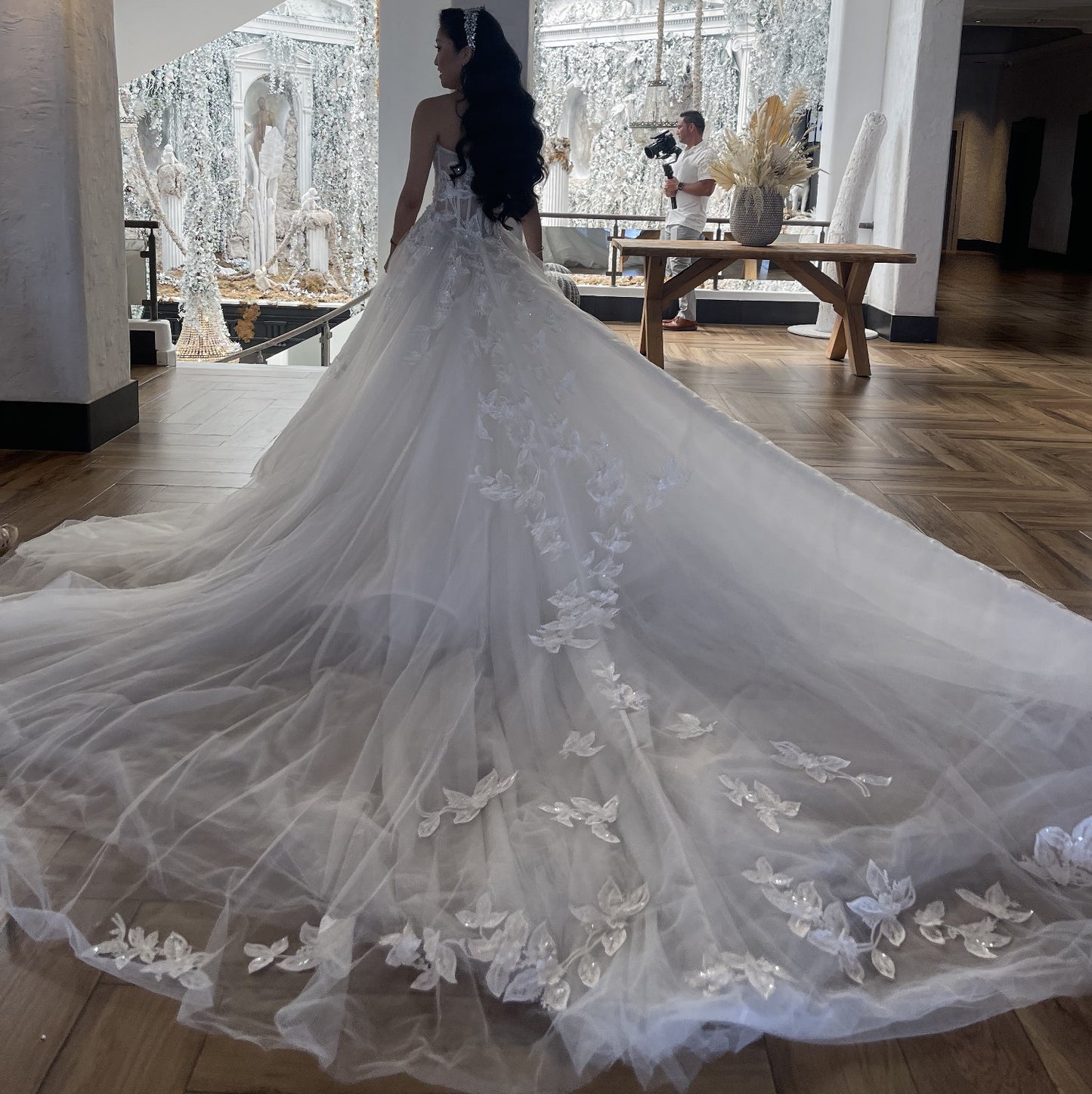 C2023-SC87K - robe de mariée bustier en dentelle perlée avec traîne cathédrale