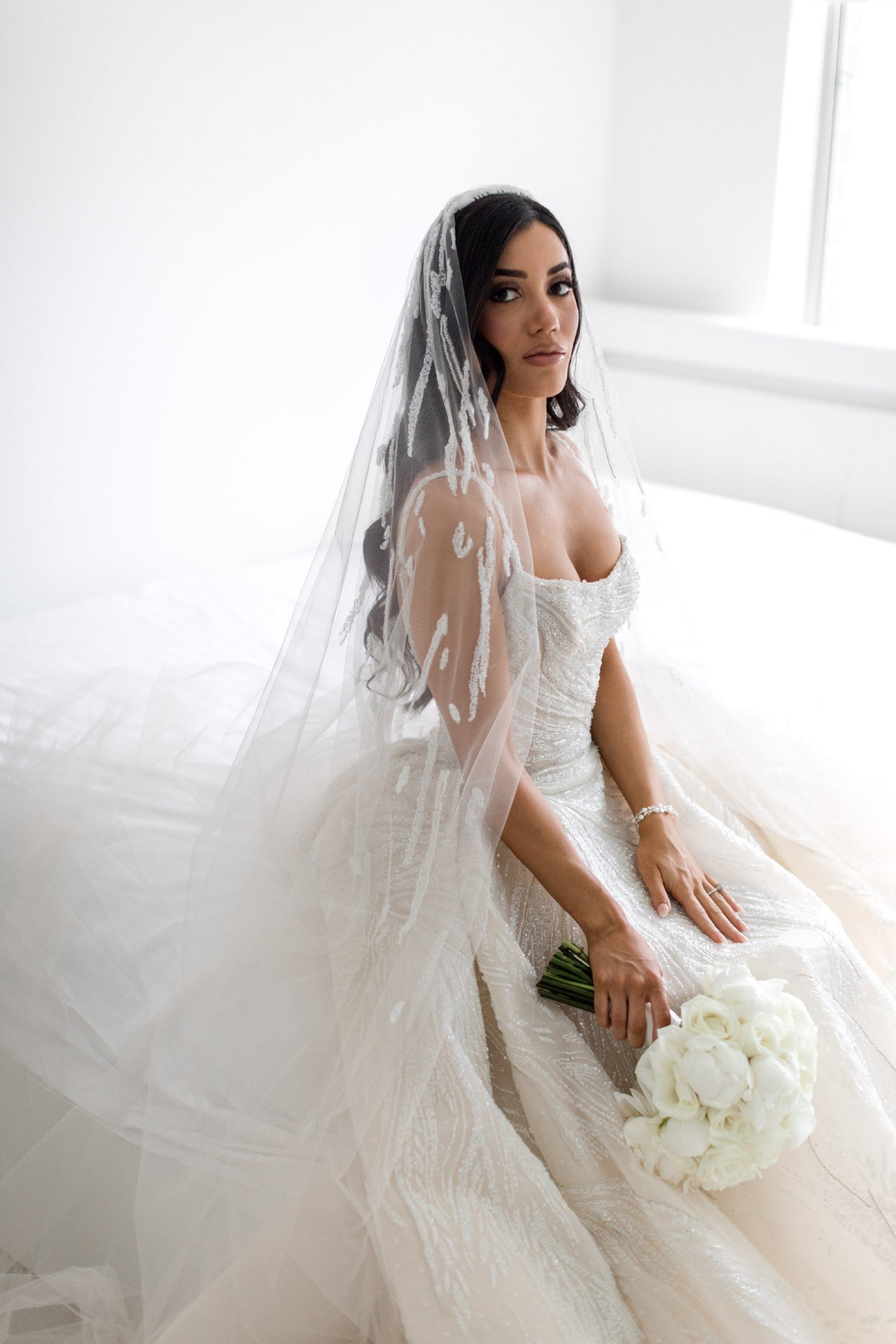 C2023-BGR46 - Robe de mariée formelle à bretelles spaghetti et perles