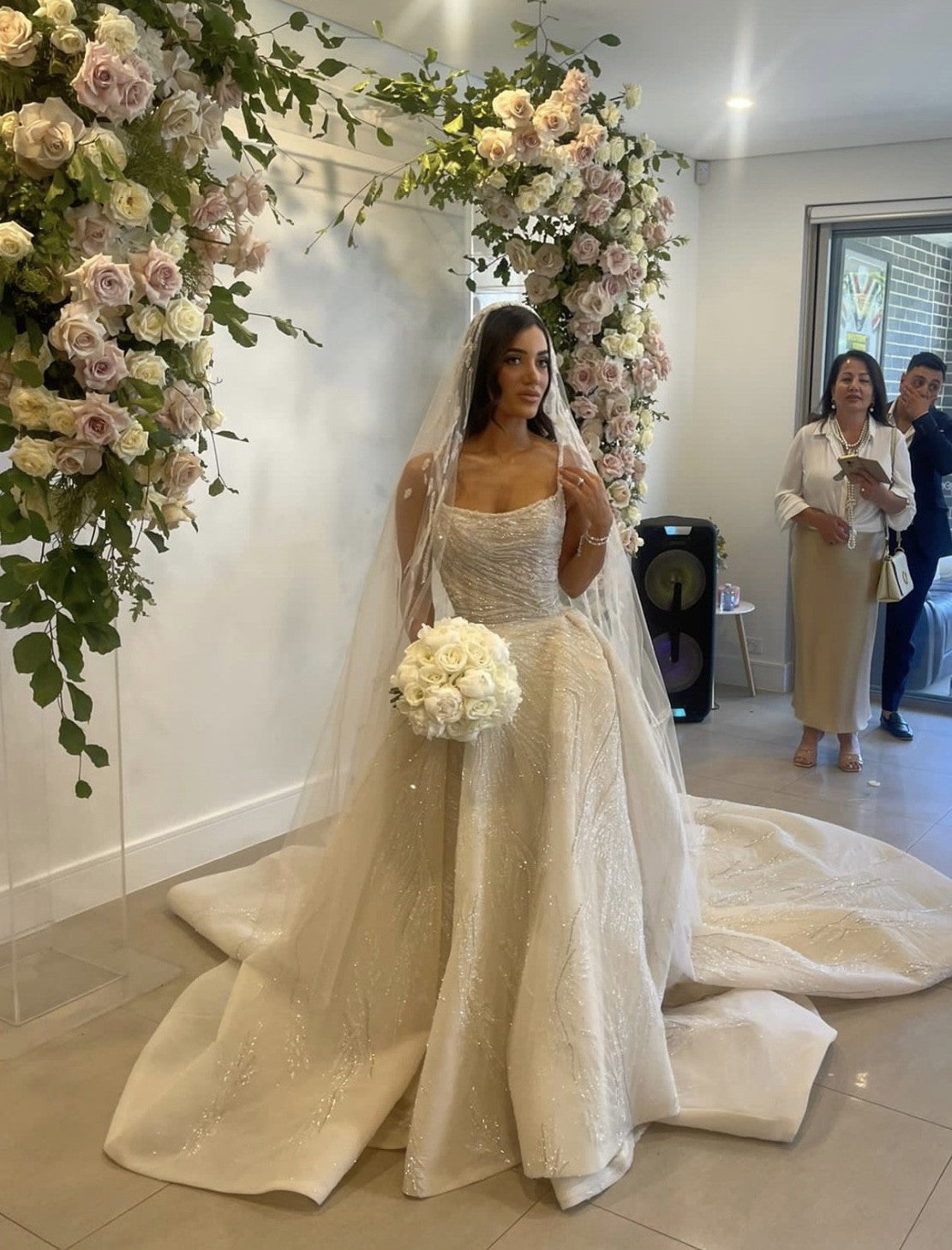 C2023-BGR46 - Robe de mariée formelle à bretelles spaghetti et perles
