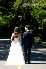 C2023-SA49 - Vestido de novia de encaje delicado estilo línea A sin tirantes con cola capilla