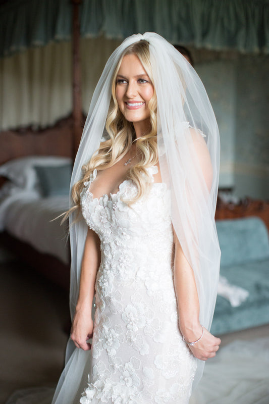 C2023-LFu33 - sleeveless open bust line lace wedding gown