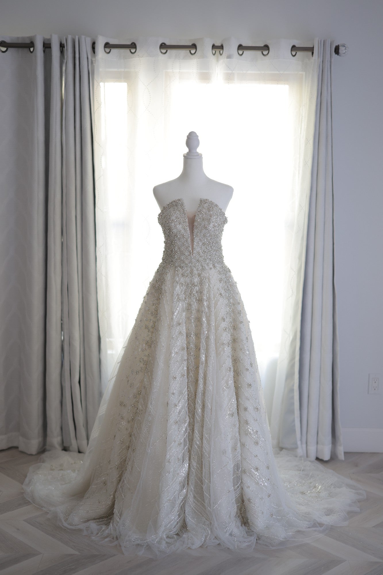 C2023-SY94 - vestido de novia sin tirantes con cuentas de cristal swarovski