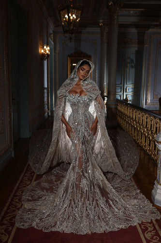 C2024-CB88P1 - vestido de noche transparente sin tirantes con capa y cola con capucha y cuentas de cristal de Swarovski