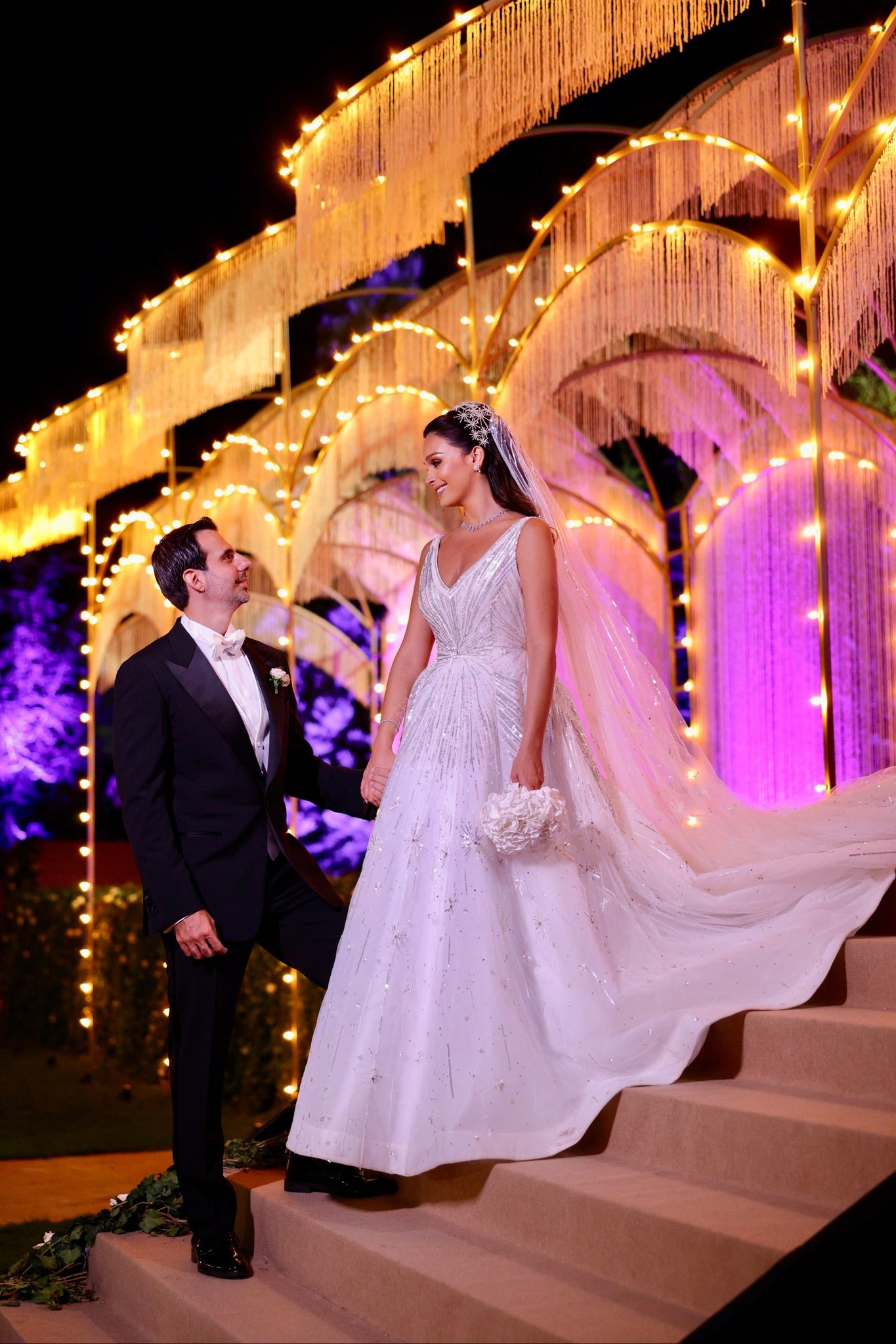 C2023-VBG72 - sexy sleeveless v-neck formal ball gown wedding dress