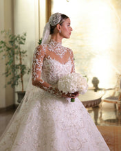 C2023-LSC87 - Vestido de novia con bordado de cuentas, manga larga y escote ilusión transparente