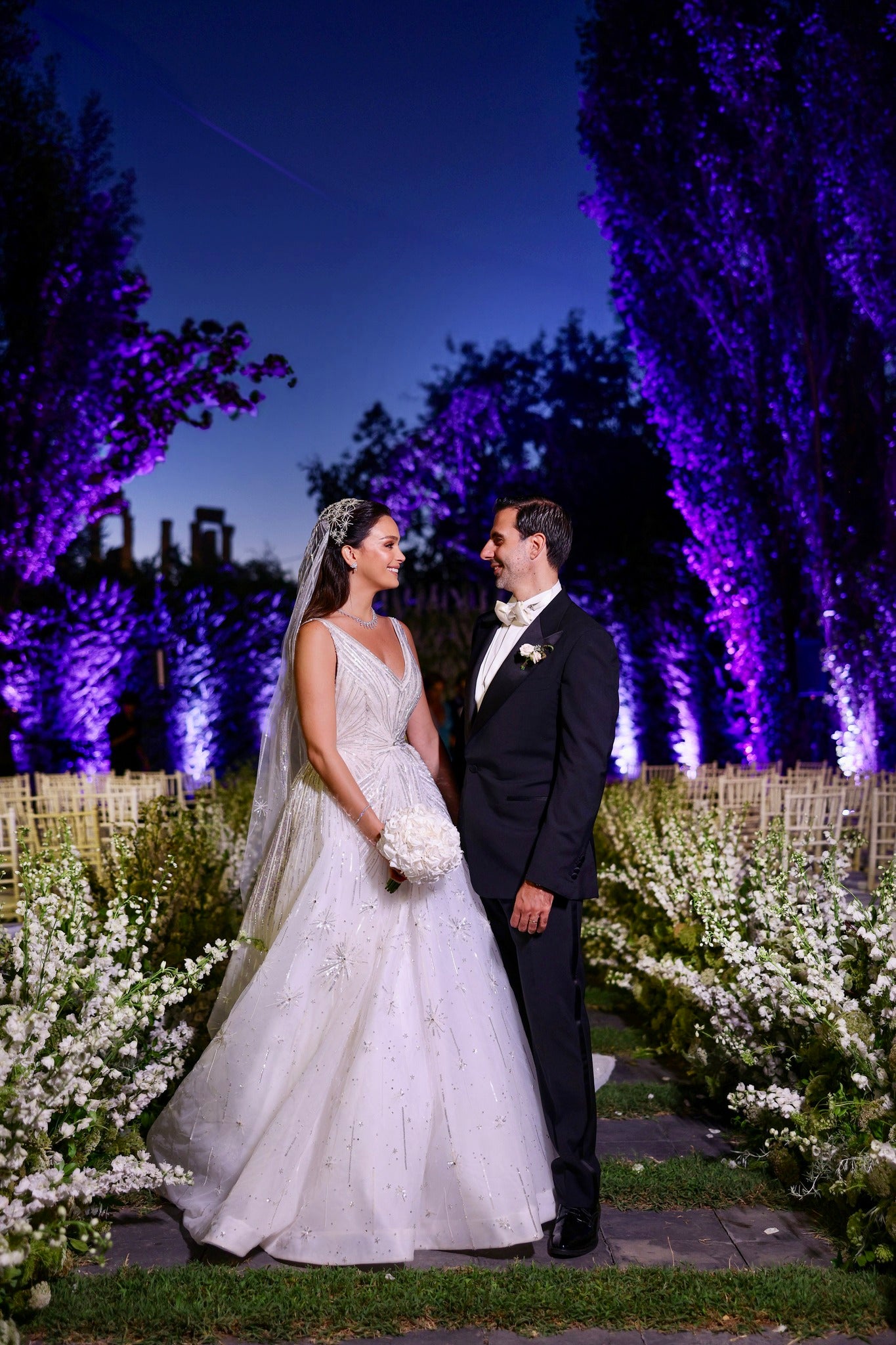 C2023-VBG72 - sexy sleeveless v-neck formal ball gown wedding dress