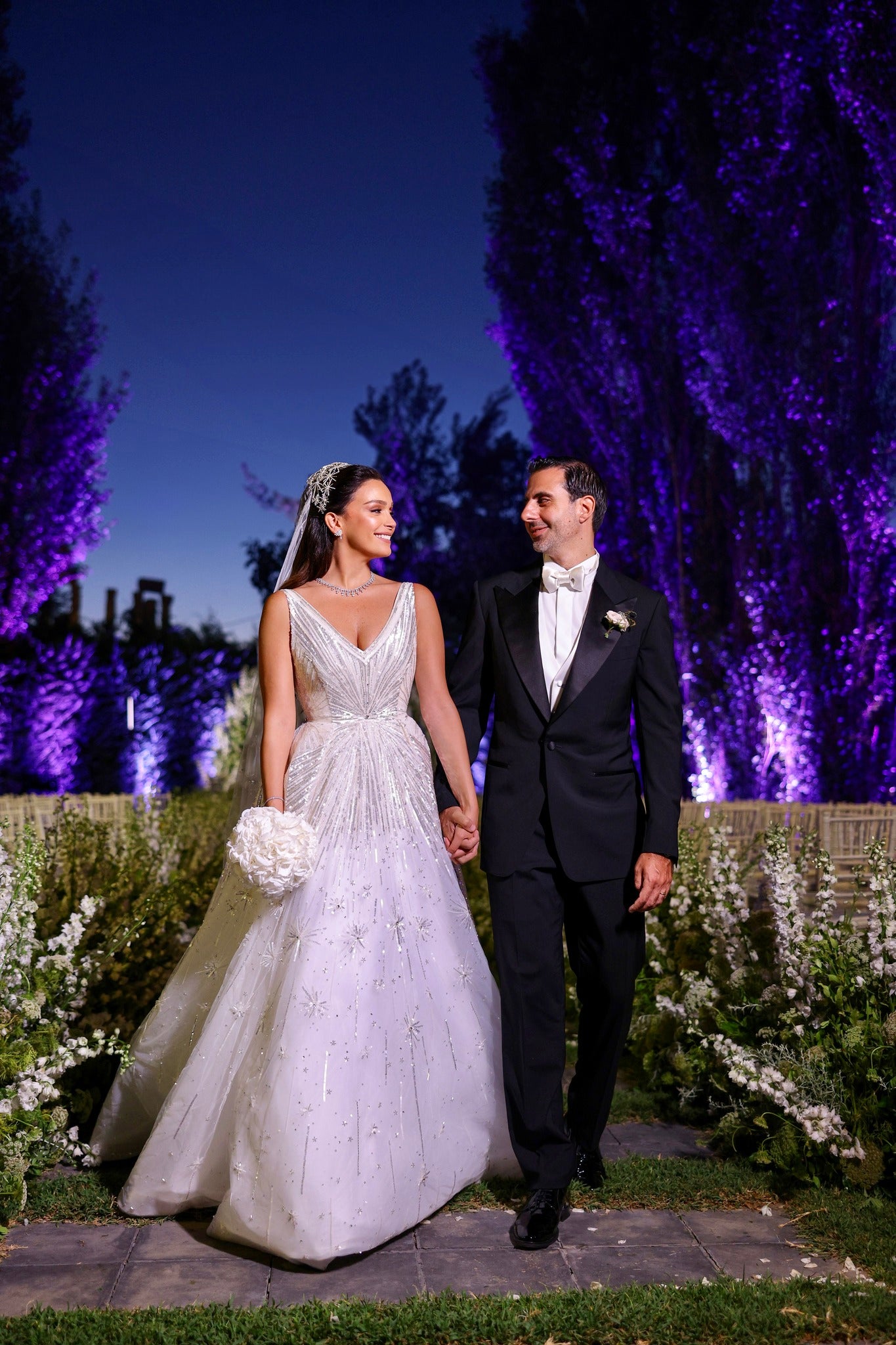 C2023-VBG72 - sexy sleeveless v-neck formal ball gown wedding dress