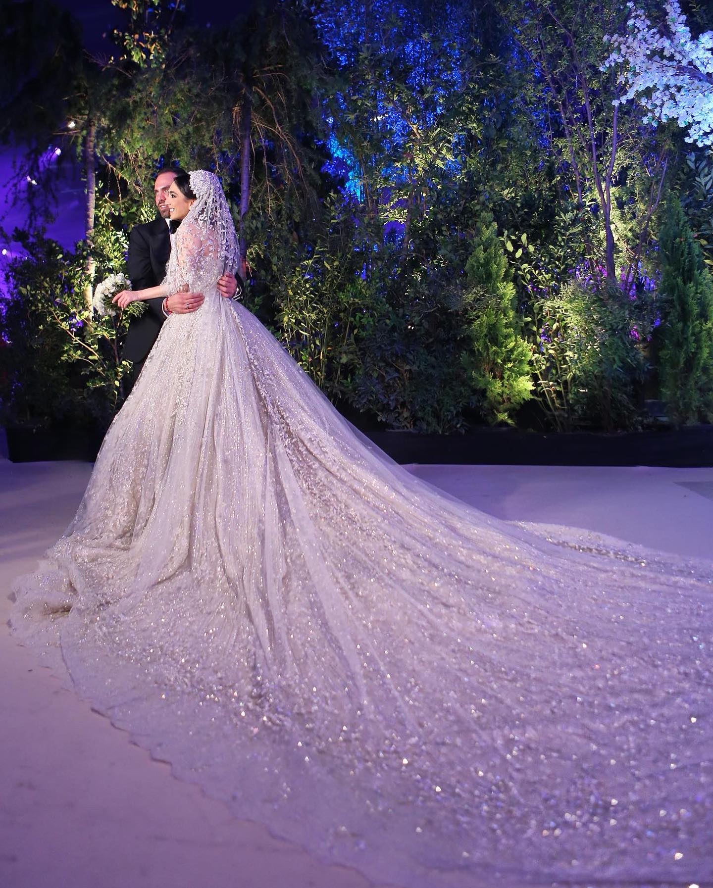 C2023-BG19T - robe de mariée robe de bal formelle sans bretelles et perles