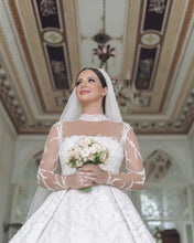 C2023-IN52 - Vestido de novia con pedrería y escote ilusión transparente de manga larga