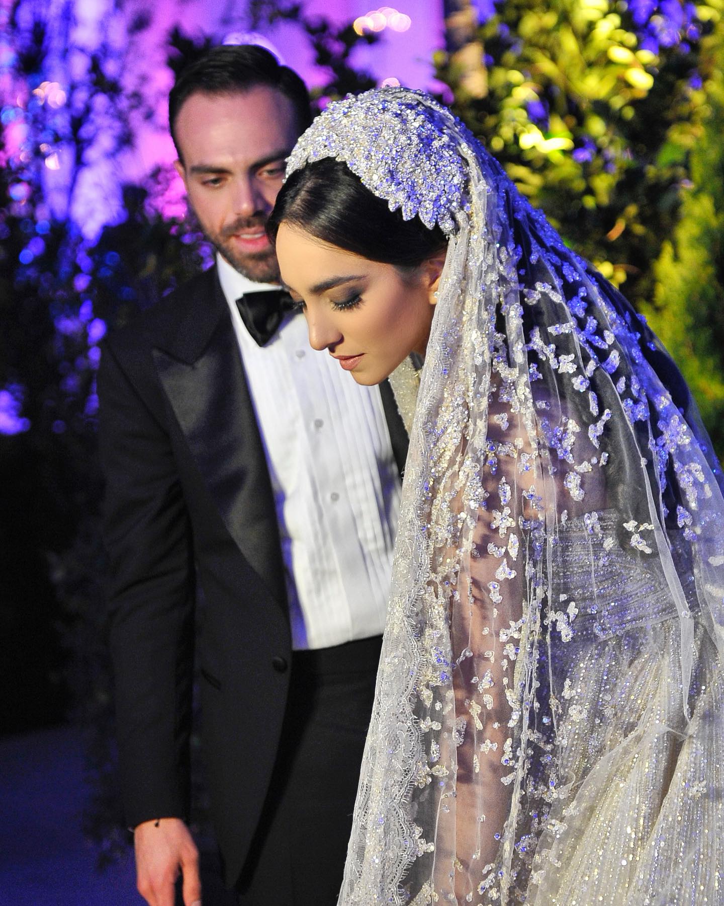 C2023-BG19T - robe de mariée robe de bal formelle sans bretelles et perles