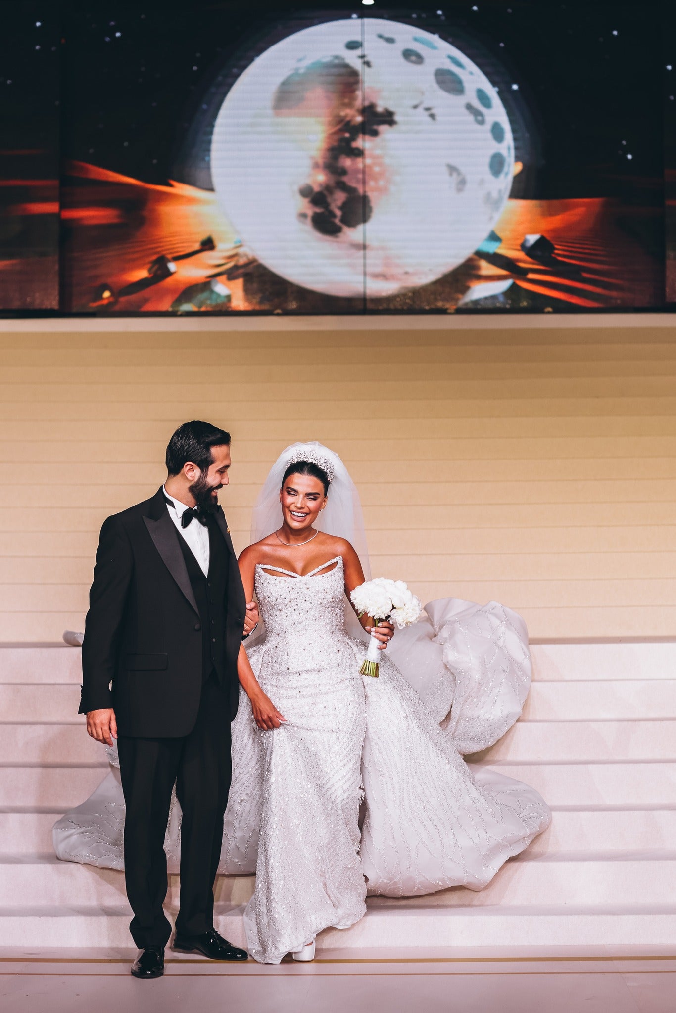 C2023-CB51C - Vestido de novia ajustado, sexy, sin tirantes, con cuentas de cristal y sobrefalda desmontable