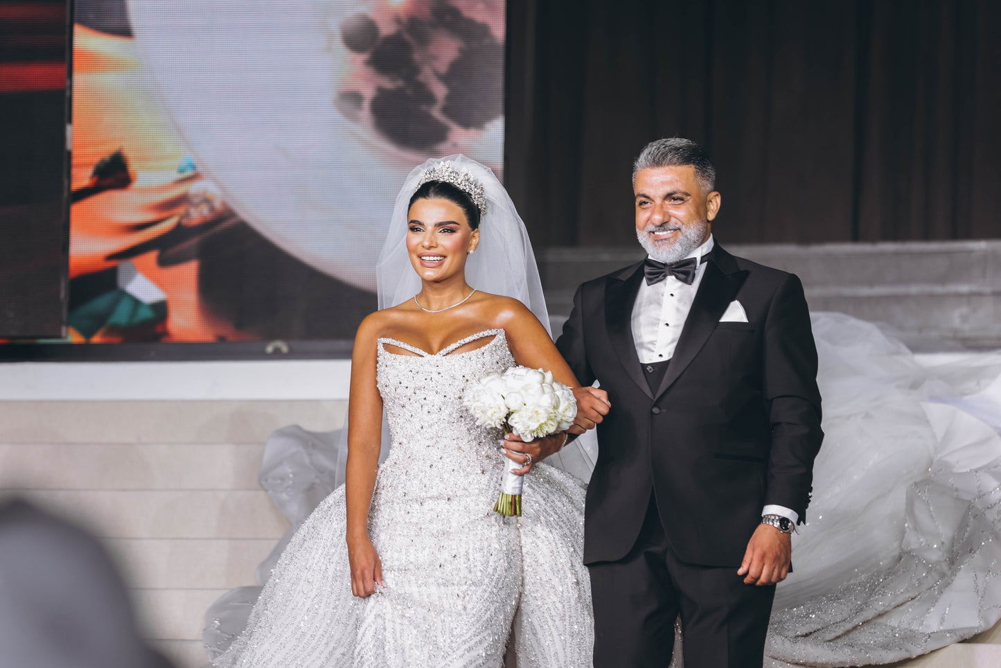 C2023-CB51C - Vestido de novia ajustado, sexy, sin tirantes, con cuentas de cristal y sobrefalda desmontable