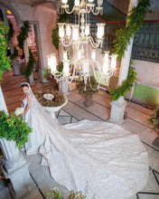 C2023-BG6622 - Vestido de novia sin mangas con pedrería y cola catedral