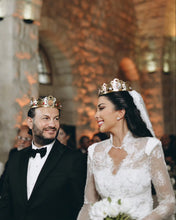 C2023-LSL3366 - Vestido de novia transparente de encaje con pedrería y manga larga y velo